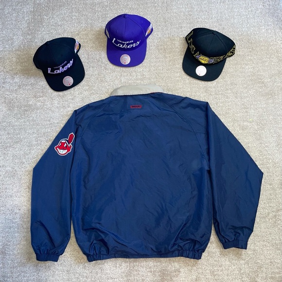 VINTAGE CLEVELAND INDIANS WINDBREAKER LIGHT JACKET SIZE LARGE MLB EMBROIDERED - Picture 2 of 2